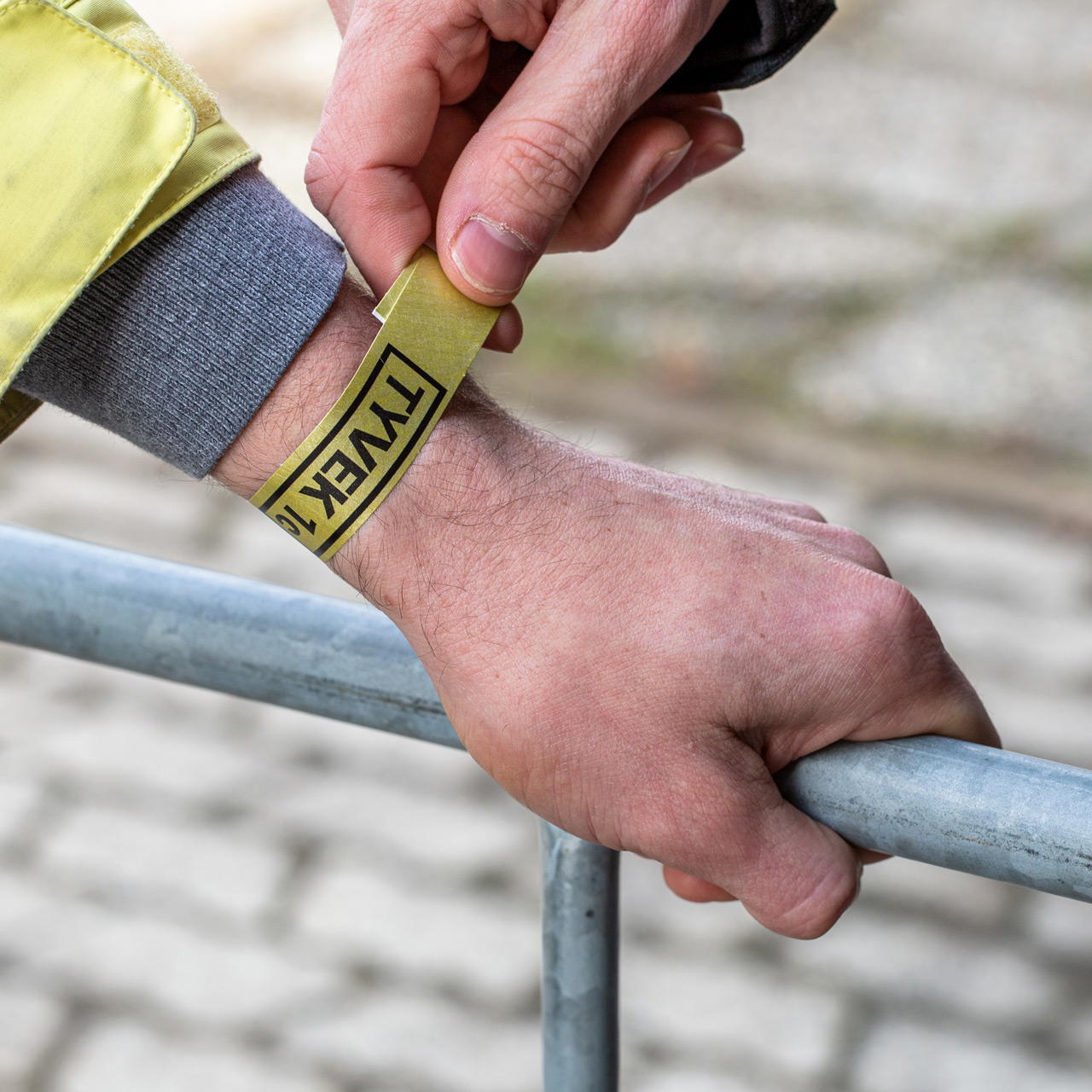 Printed single-colour 19 mm tyvek wristbands - gold