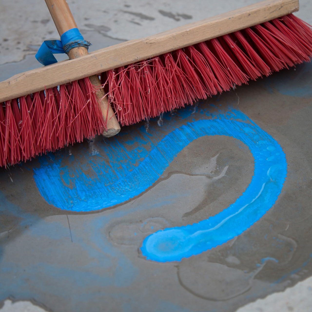 chalk spray - yellow