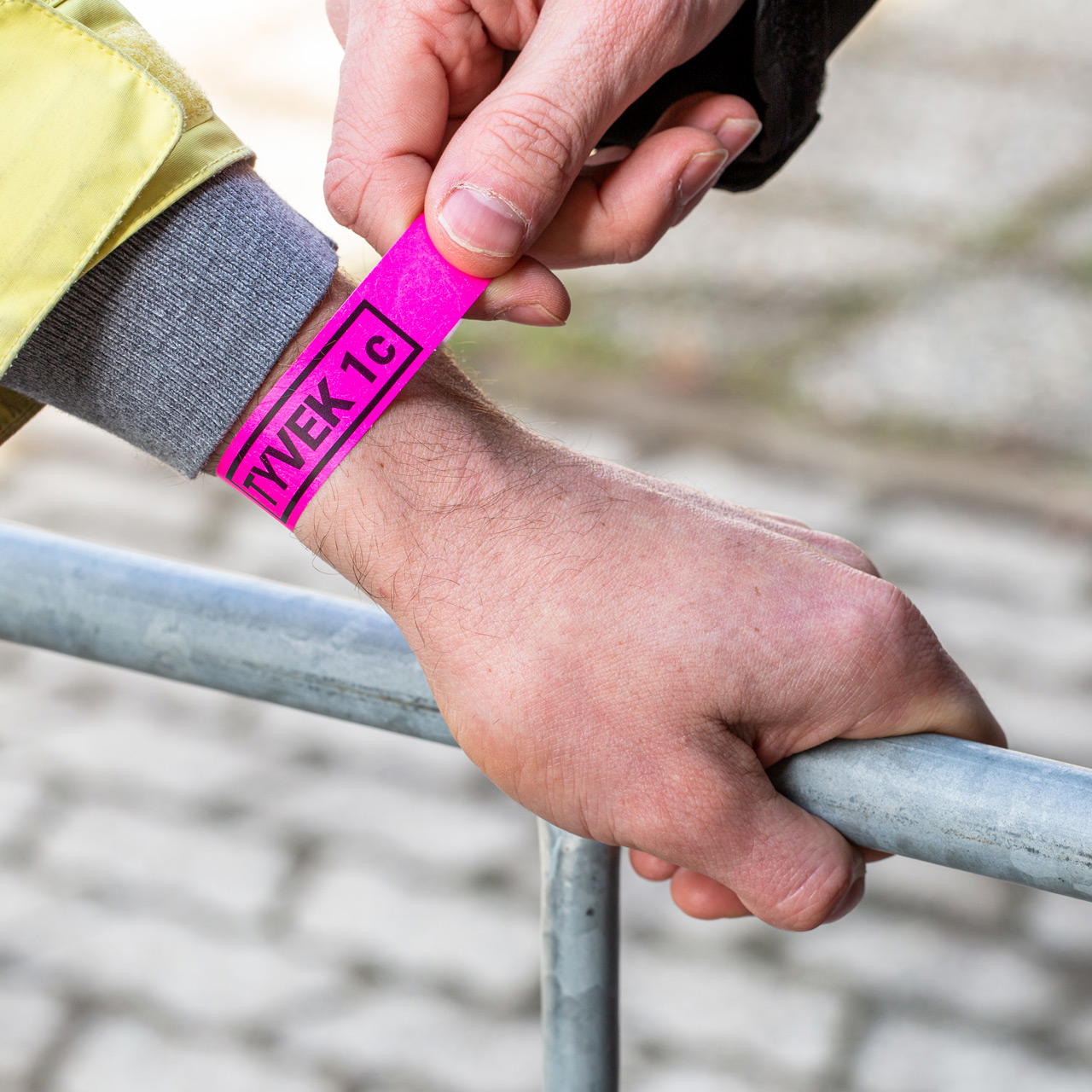 Printed single-colour 19 mm tyvek wristbands - neon pink