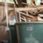 Gewebeklebeband GT 561 - Rolle Panzertape für vielseitigen Einsatz Graues Gewebeklebeband mit handschriftlicher Aufschrift "Holz" zur Kennzeichnung eines Sammelbehälters für Holzreste