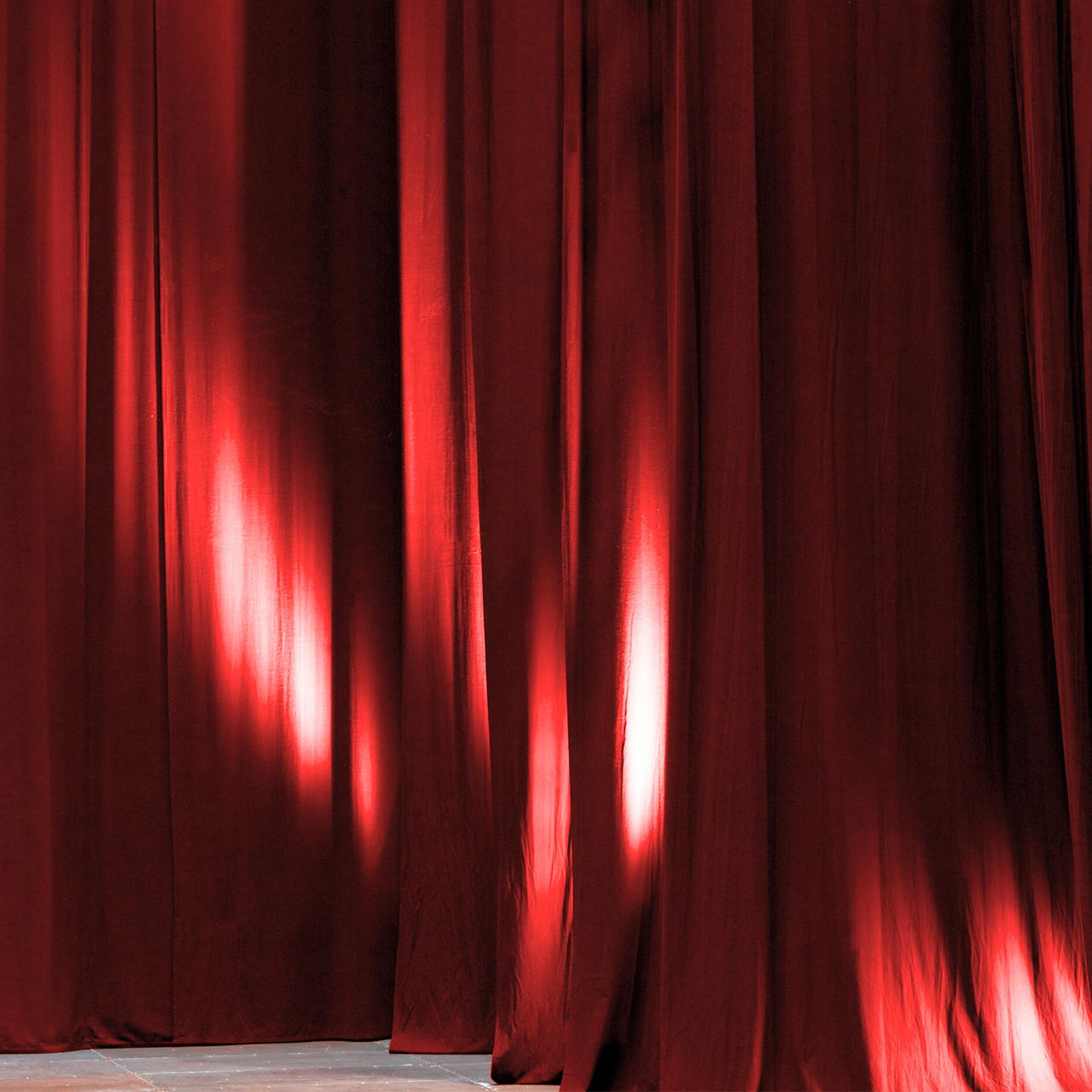 Stage Molton B1 - roll 30 running metres - red