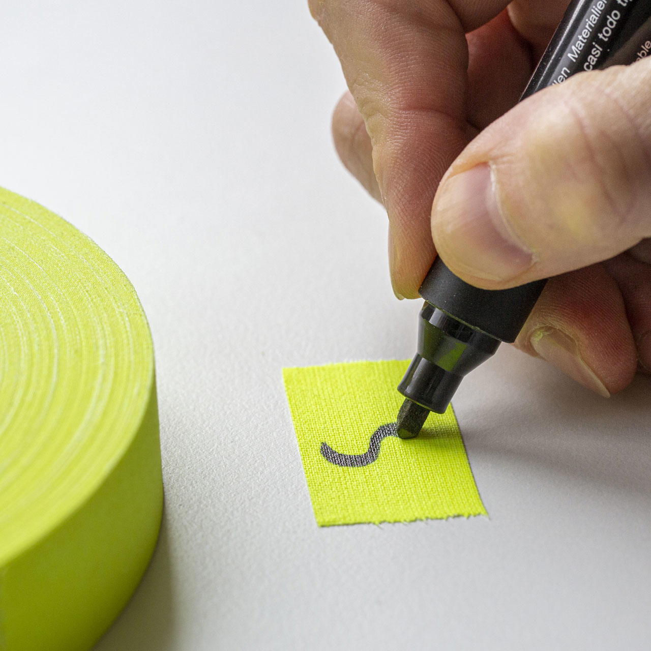 Pro Gaff Tape Schwarzlicht Klebeband - 24 mm - fluoreszierend gelb