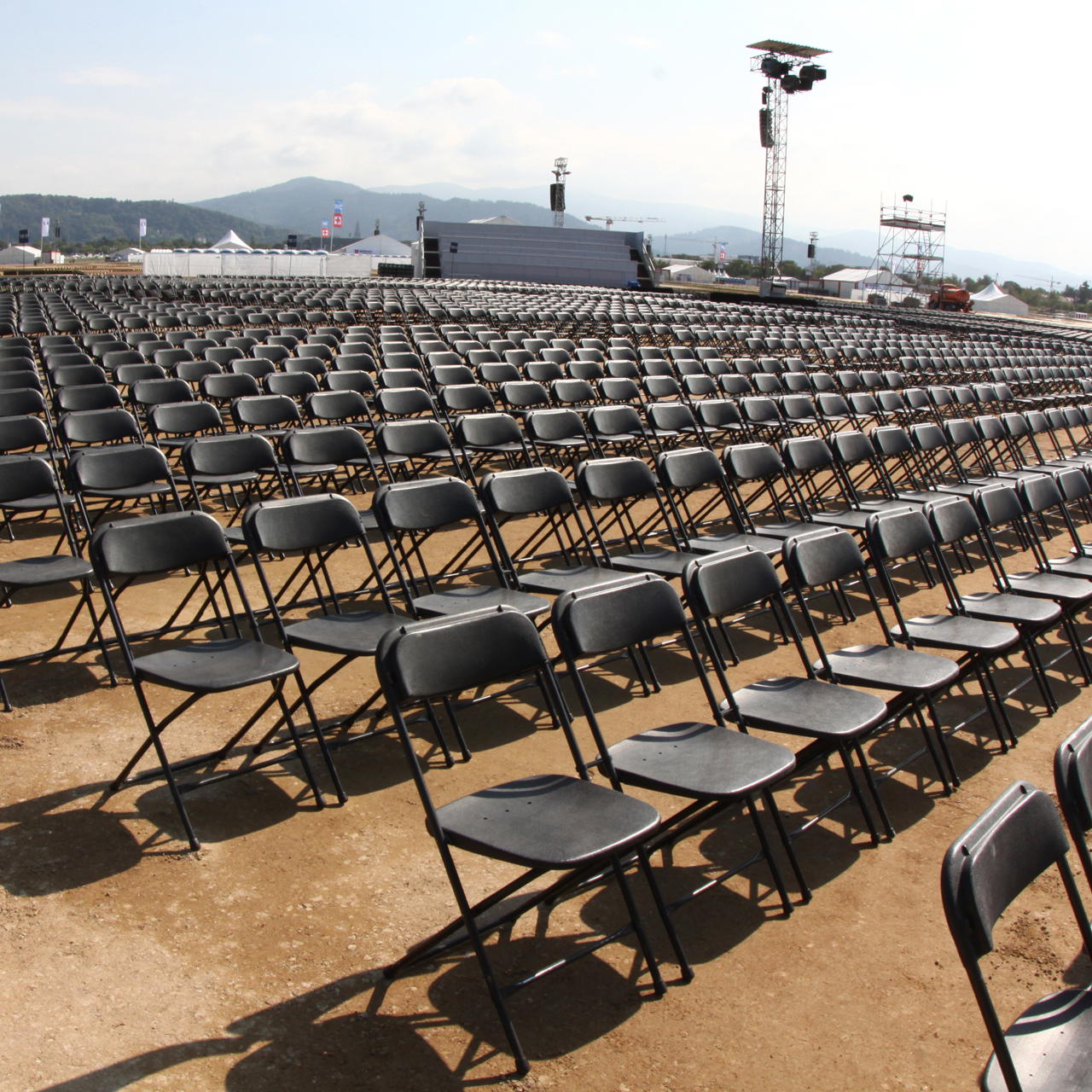 10 folding chairs - black