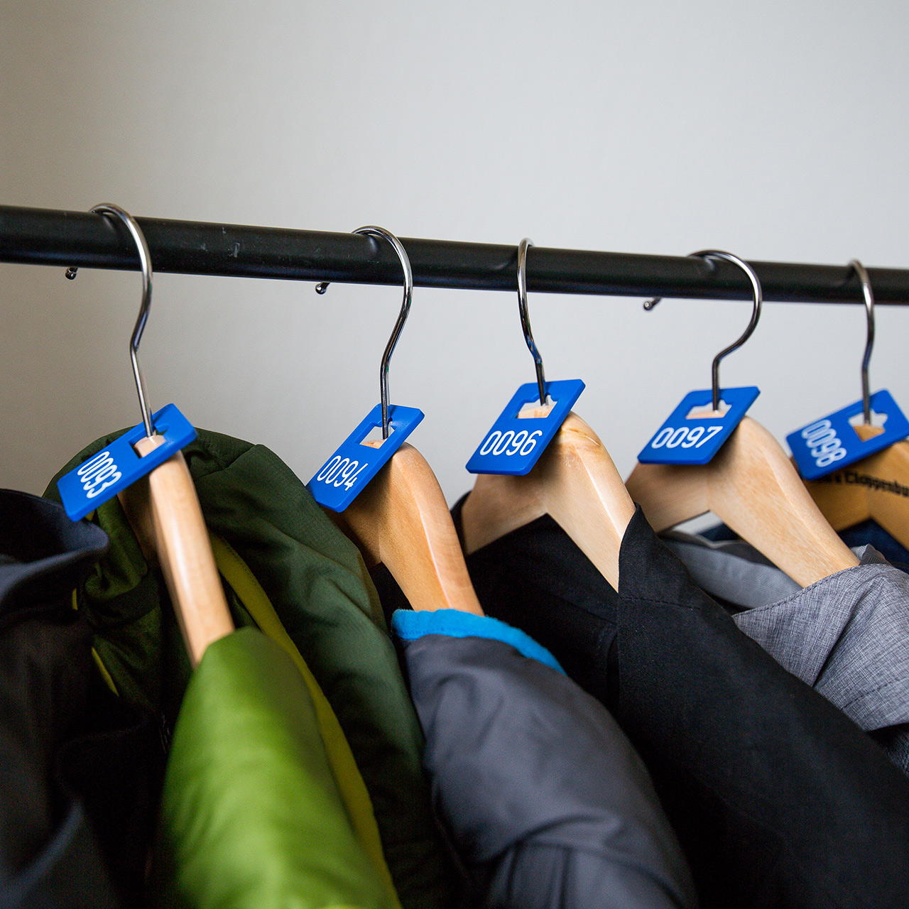 Coatroom tokens, extension set 501-1000 - white