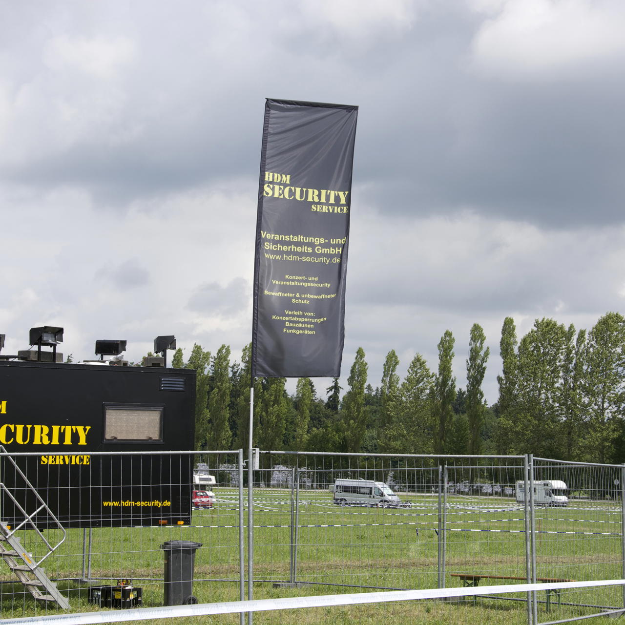 Bauzaun-/ Containerfahne individuell