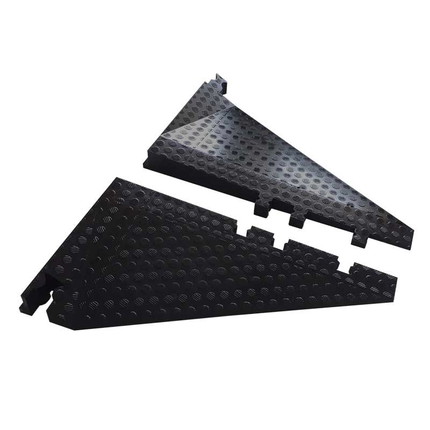 CableGuard Red Floor 3-piece wheelchair ramp, black rubber Wheelchair Ramp Red Floor 3-piece corner set female connectors product photo (Article No. 2011021)