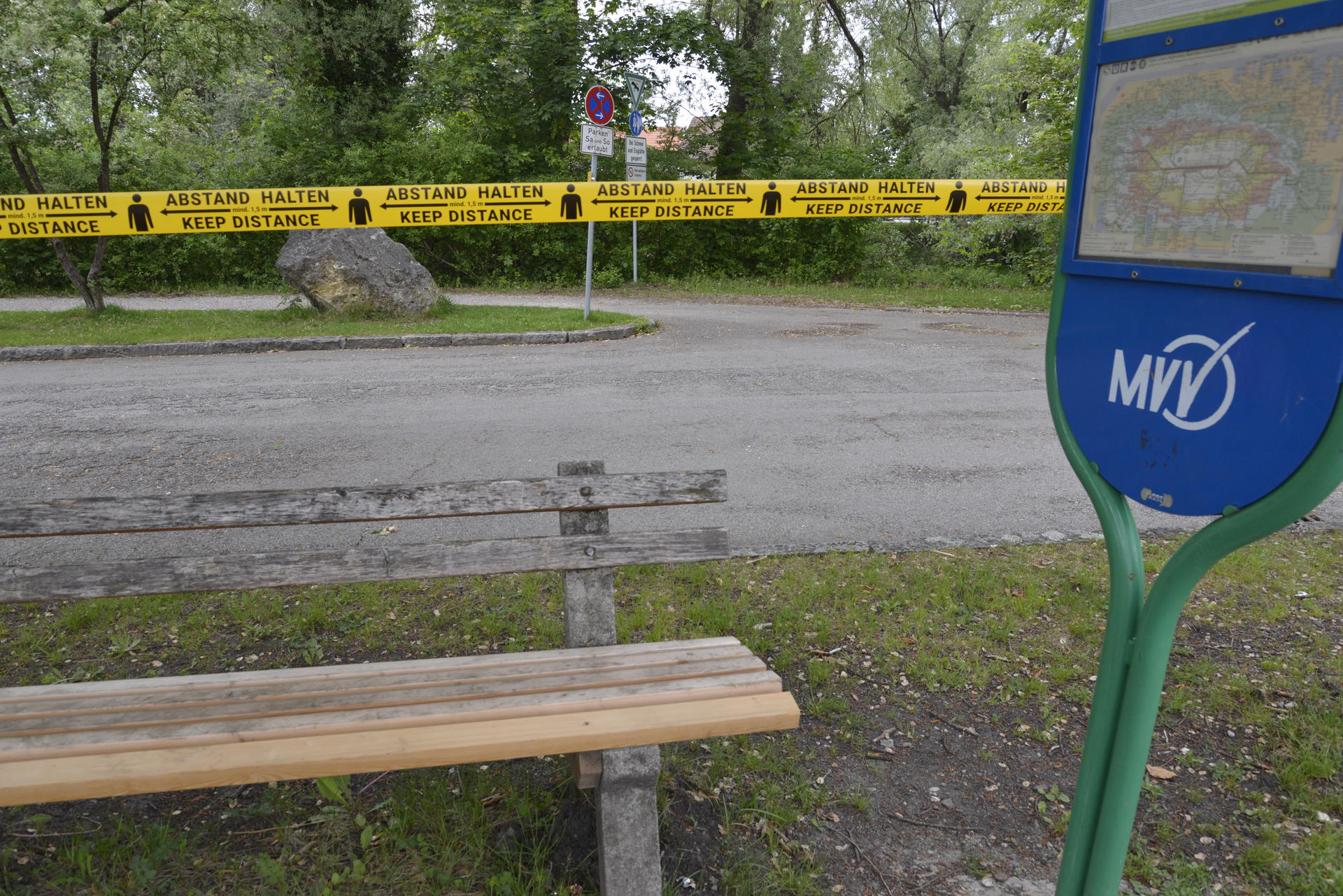 Barrier tape "Keep your distance" - 100 m