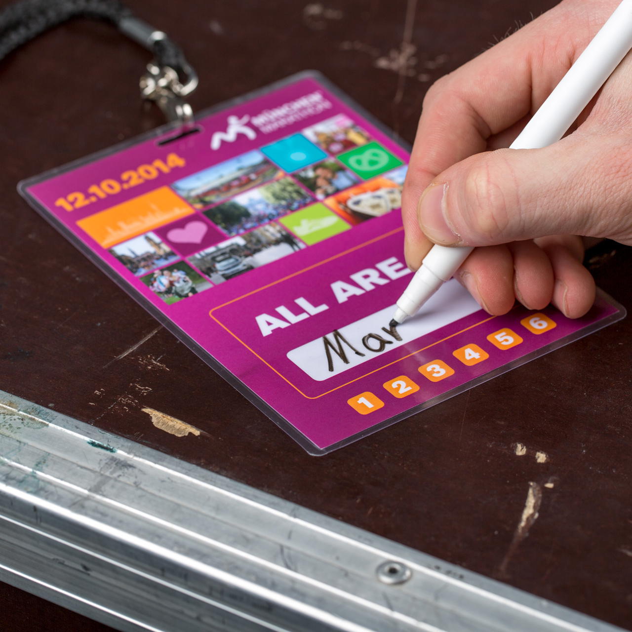 Backstagepass laminated - large (DIN A6) - with numbering - 1-page - with round hole