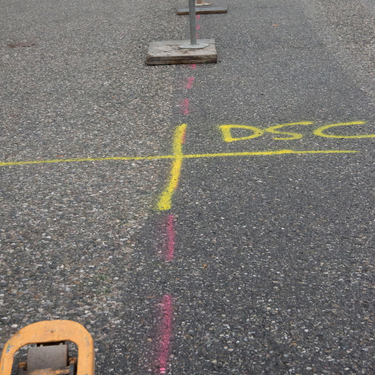 chalk spray - yellow