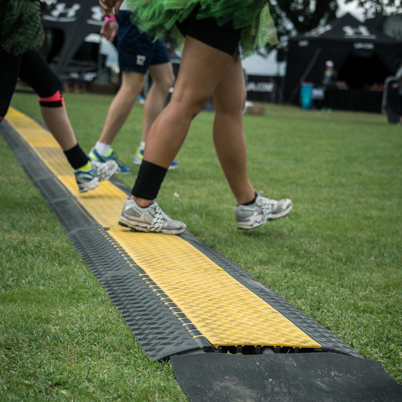 Adam Hall Defender Midi Kabelbrücke