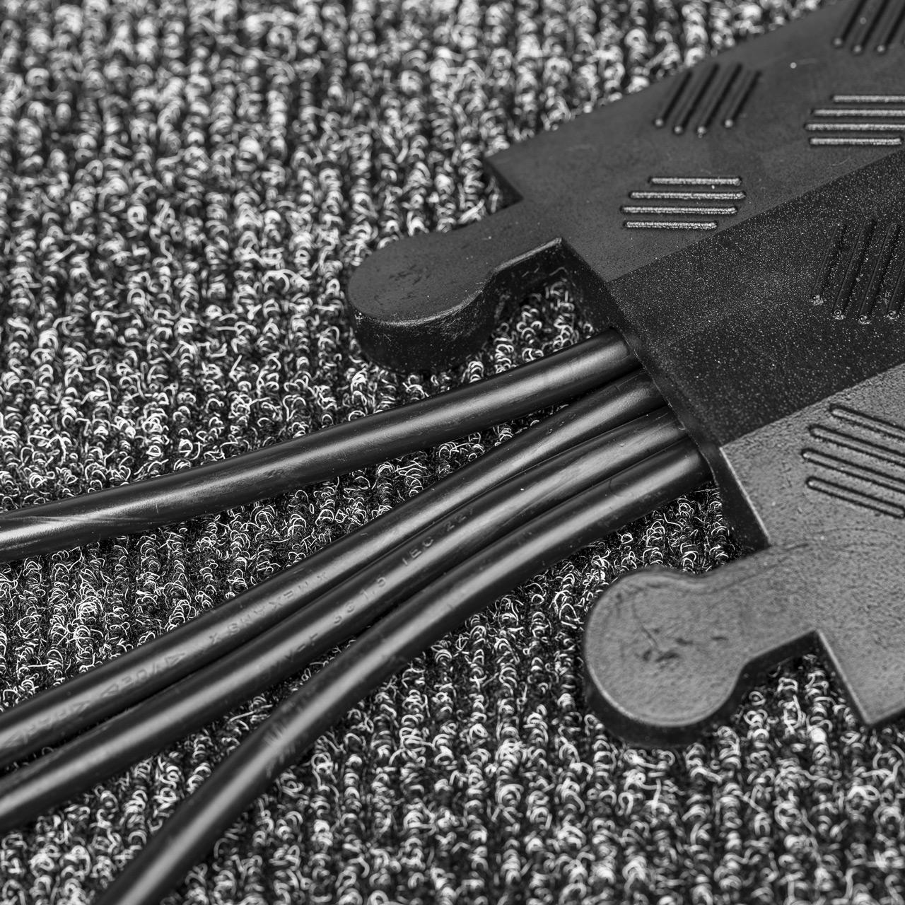 Kabelbrücke Büro – Cableguard Cablecover - schwarz