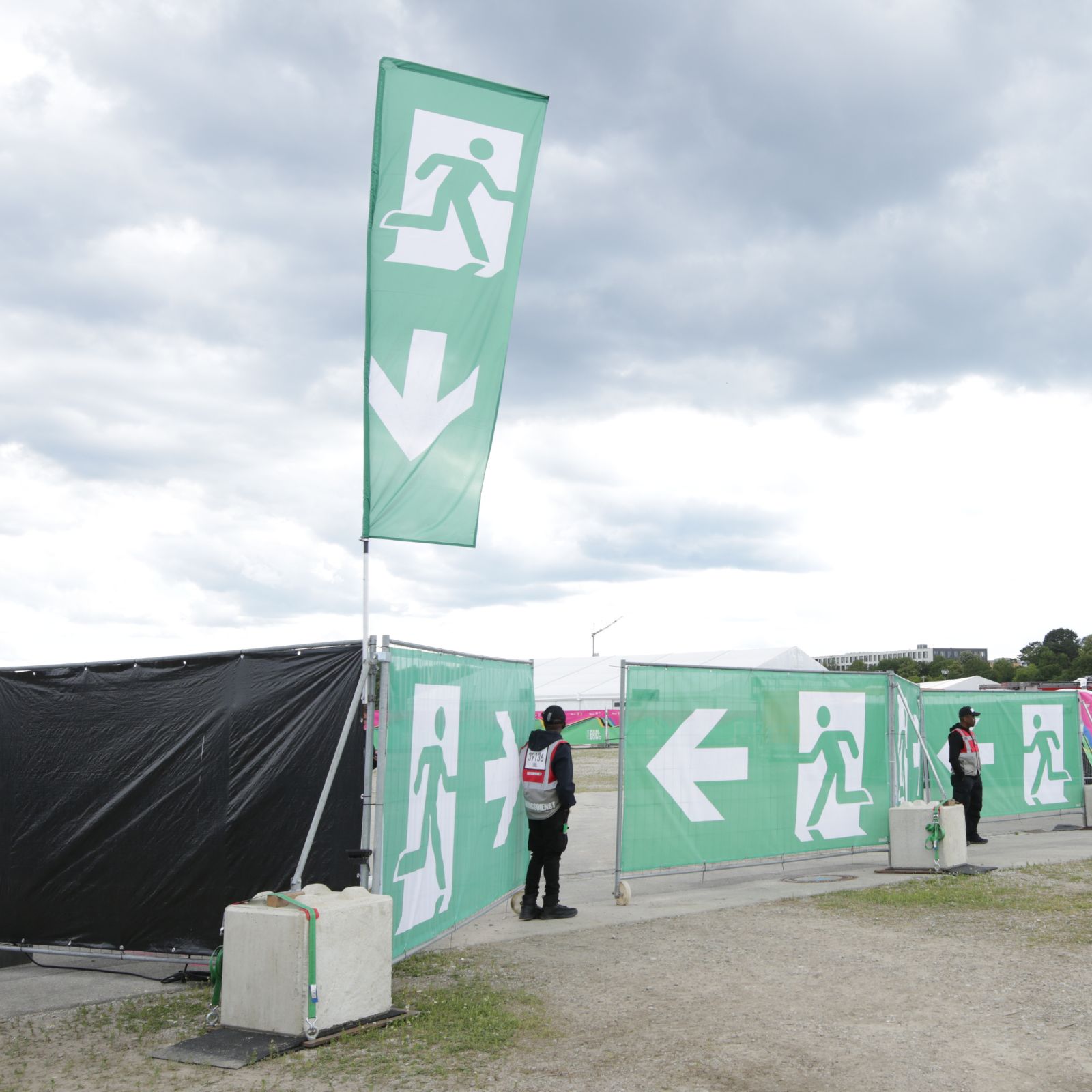 Bauzaunfahne mit Piktogramm - Notausgang