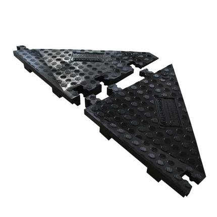 CableGuard Red Floor 5-piece wheelchair ramp corners, black Floor Protection System Red Floor 5-piece corner set with male connectors (Article No. 2011035)