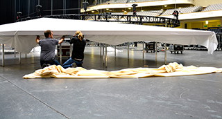 molton-lichtdicht-auf-rahmen-gespannt