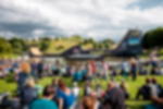 Meshbanner als Eventbranding - schwer entflammbar nach DIN 4102 Meshbanner als Großflächenwerbung für ein Outdoor-Sportevent entlang einer Halfpipe gespannt, Publikum sitzt davor