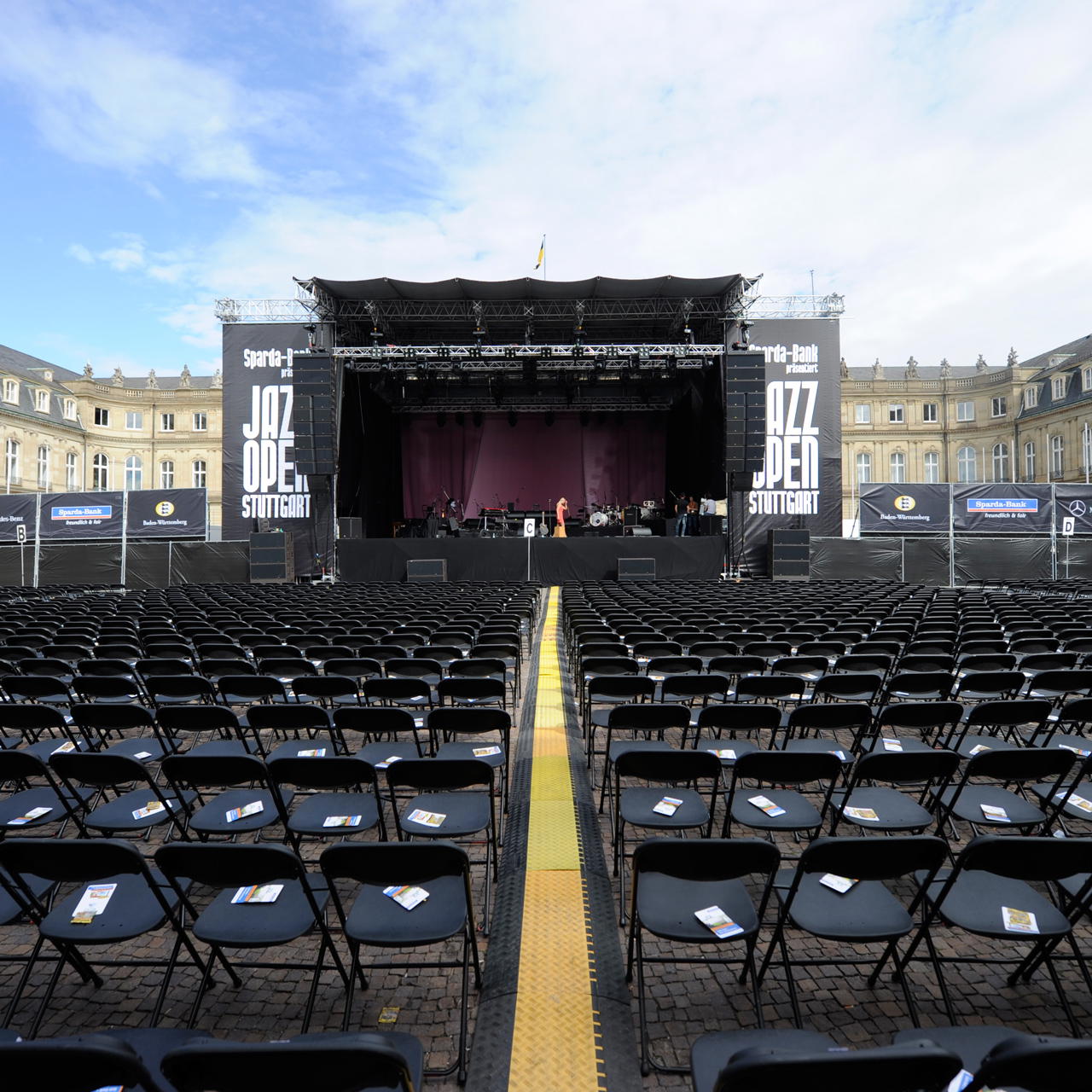 Adam Hall Defender Midi Kabelbrücke