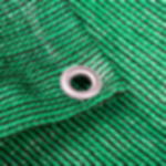 Tennisblende bedruckt - individuell konfektionierbar mit Ösen Detailaufnahme der Ecke einer Tennisblende mit Öse auf grünem Schattiergewebe mit strukturierter Oberfläche