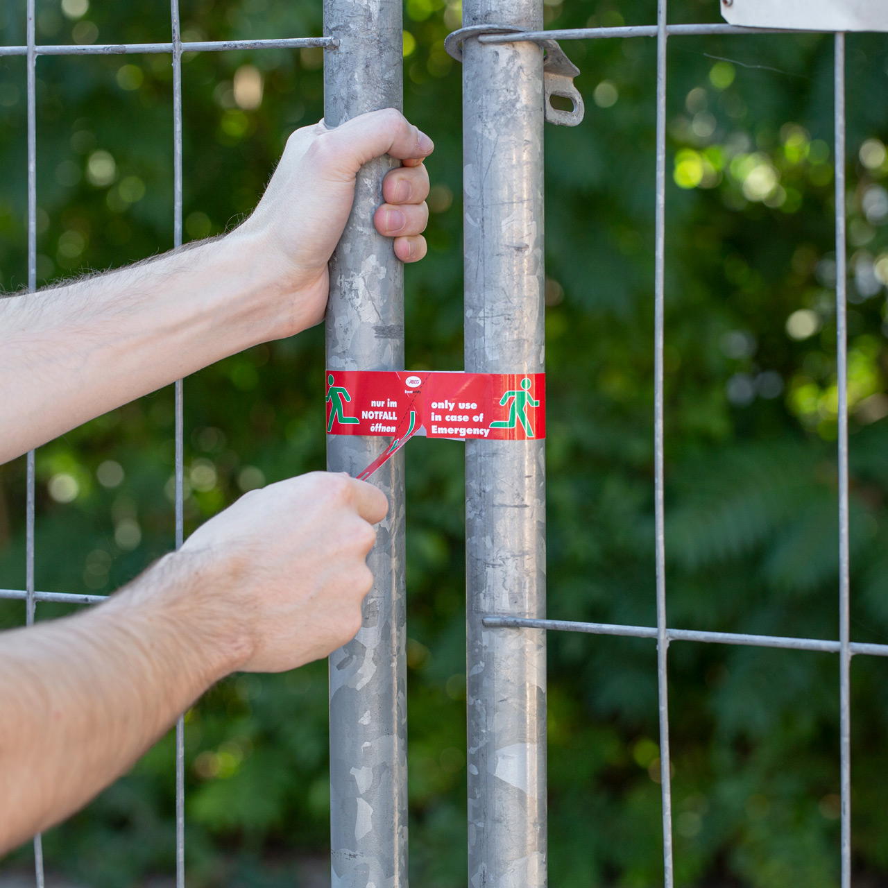 break seal for construction fence
