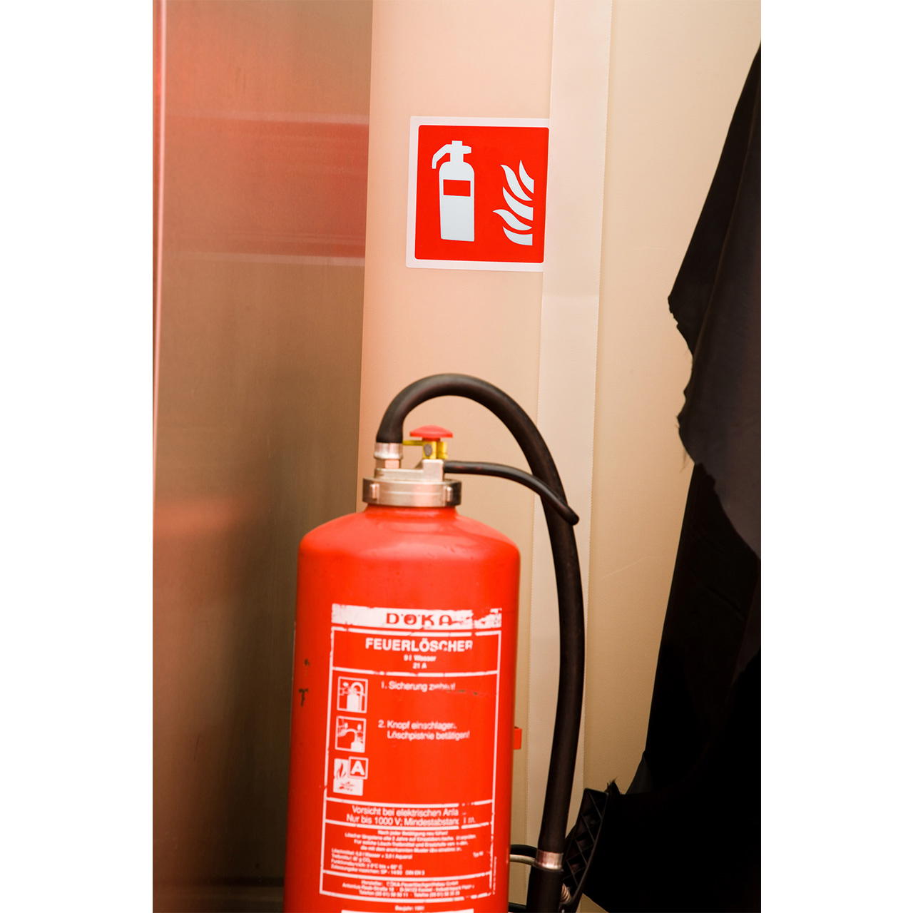 fire extinguisher sign
