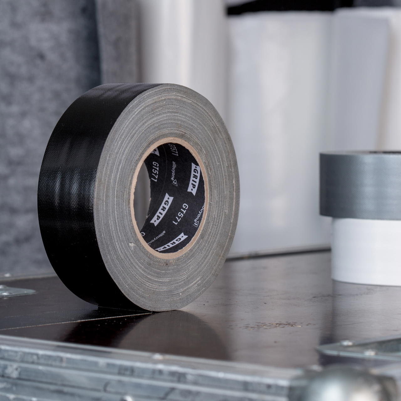 Adhesive cloth tape GT 571 - black