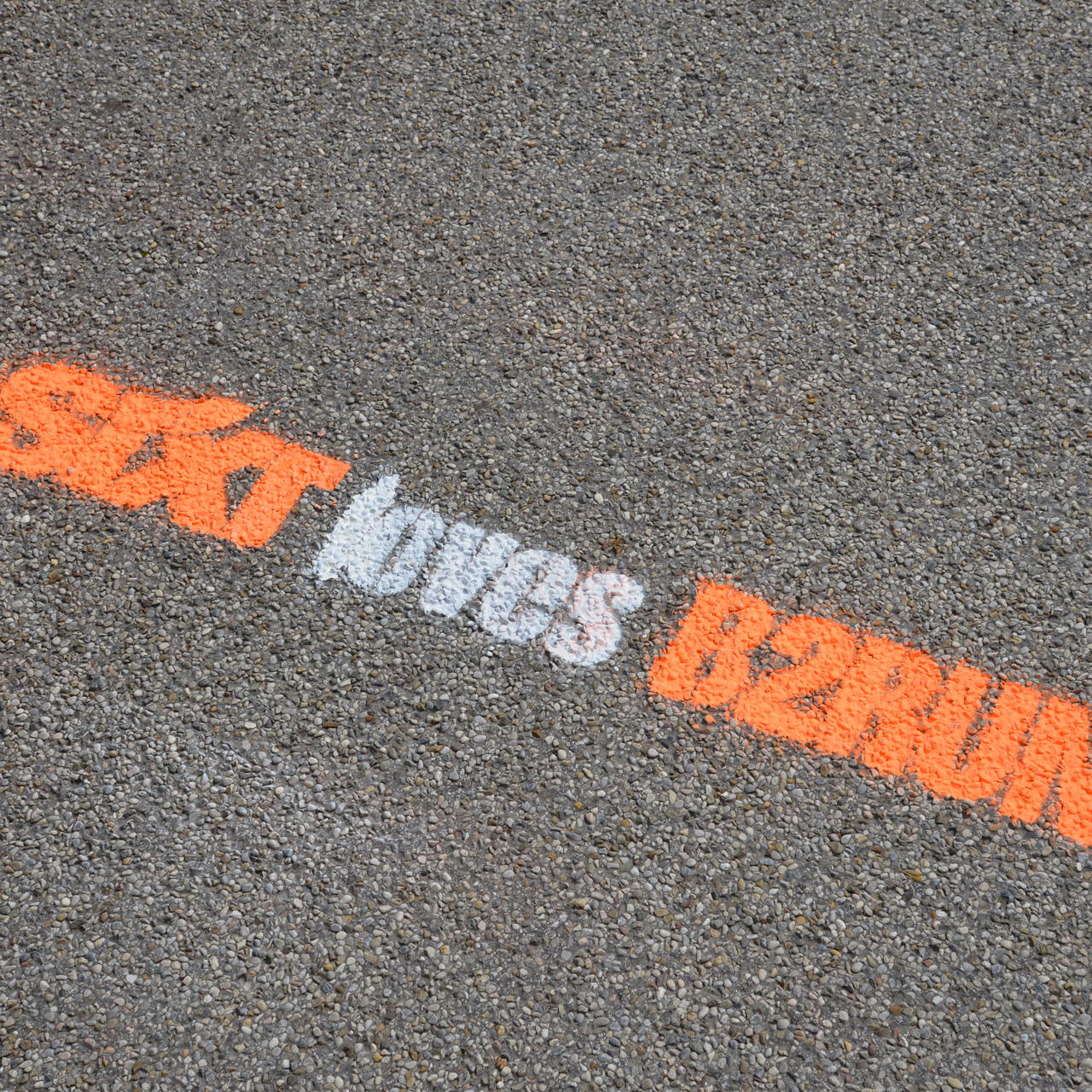 chalk spray - yellow