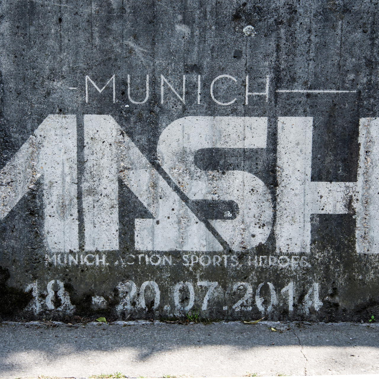 chalk spray - yellow