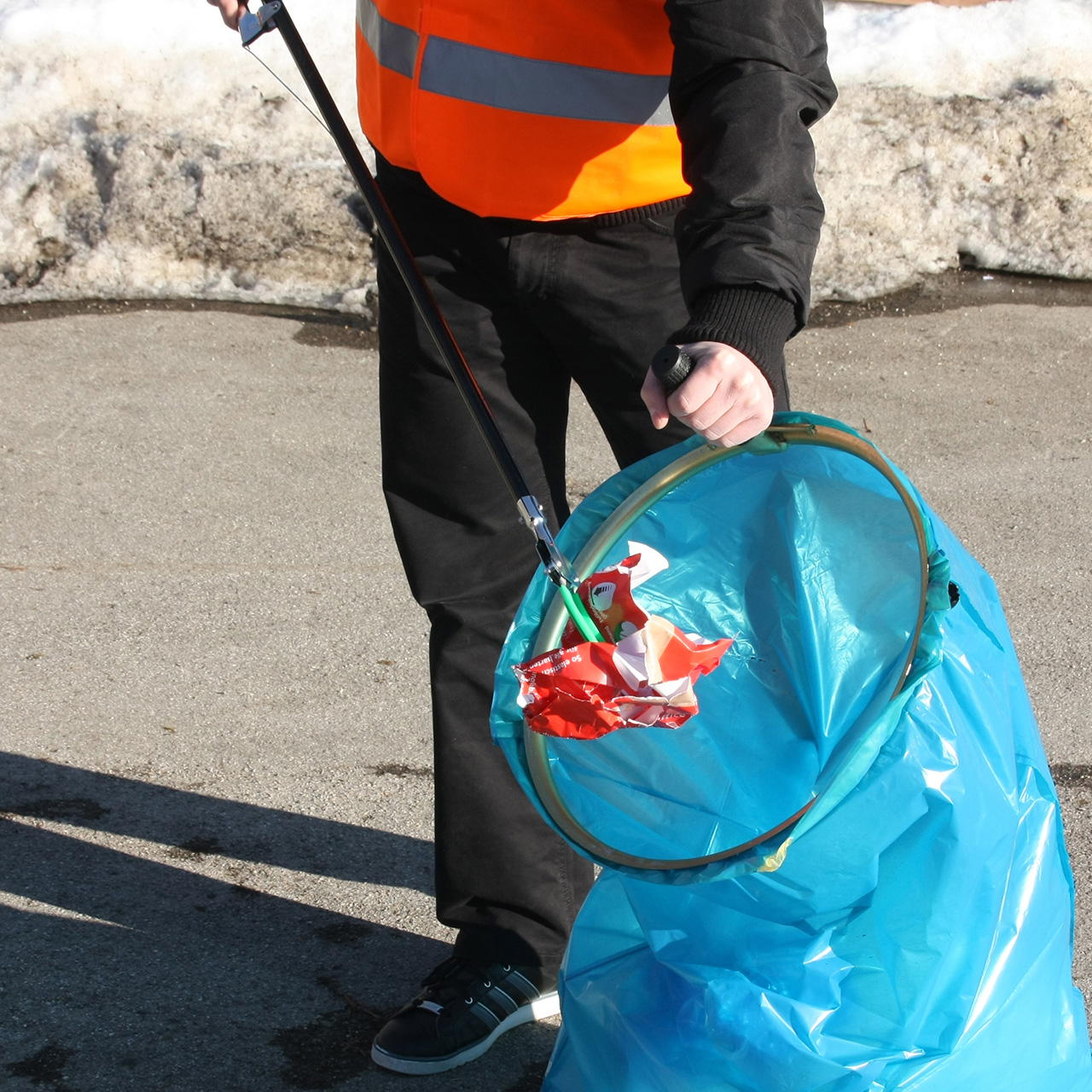 Mobile waste bag holder