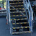 Warnmarkierungsband GT 571 schwarz-gelb - Gaffa Tape zur Markierung von Stufen Metalltreppe mit gelb-schwarzem Warnband auf jeder Stufenkante zur Kennzeichnung Gefahrestellen auf Festivals und Events