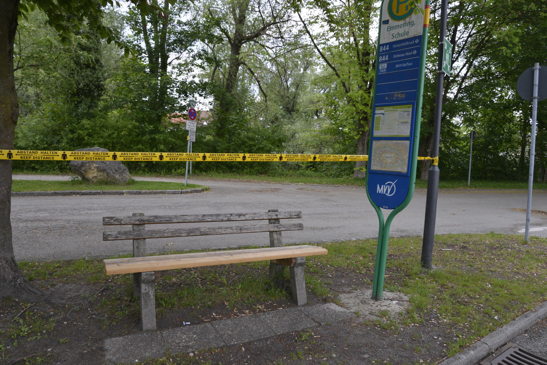 Barrier tape "Keep your distance" - 100 m