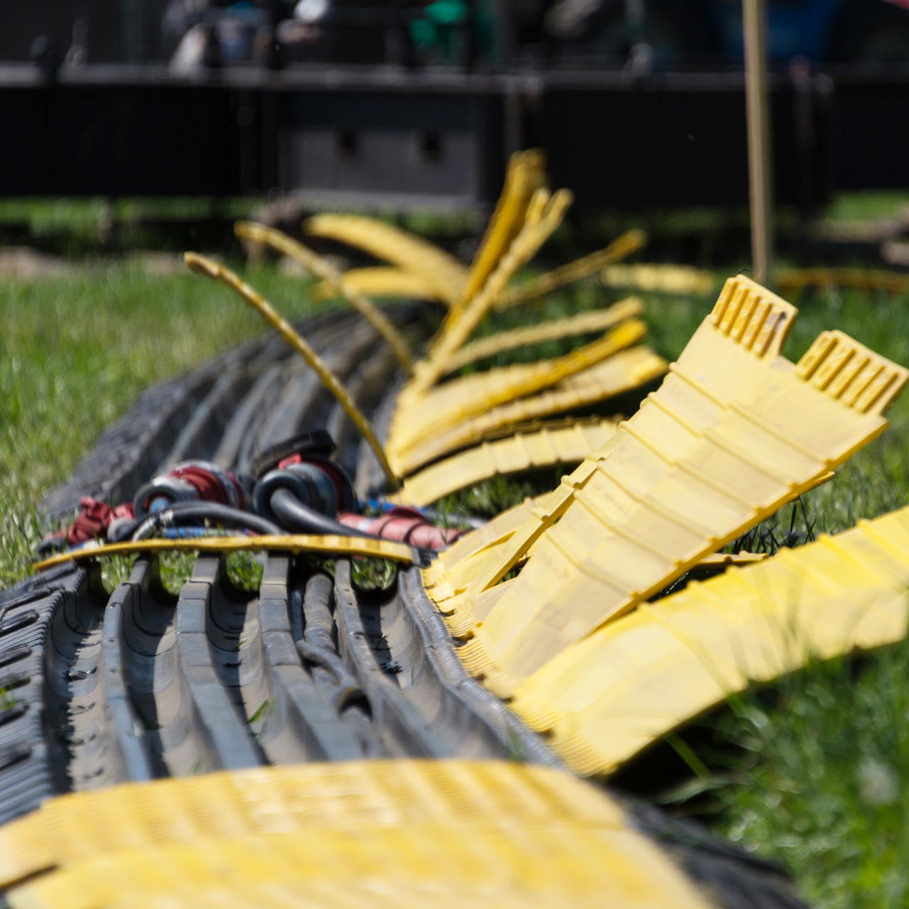 Adam Hall Defender XXL Cable Protector