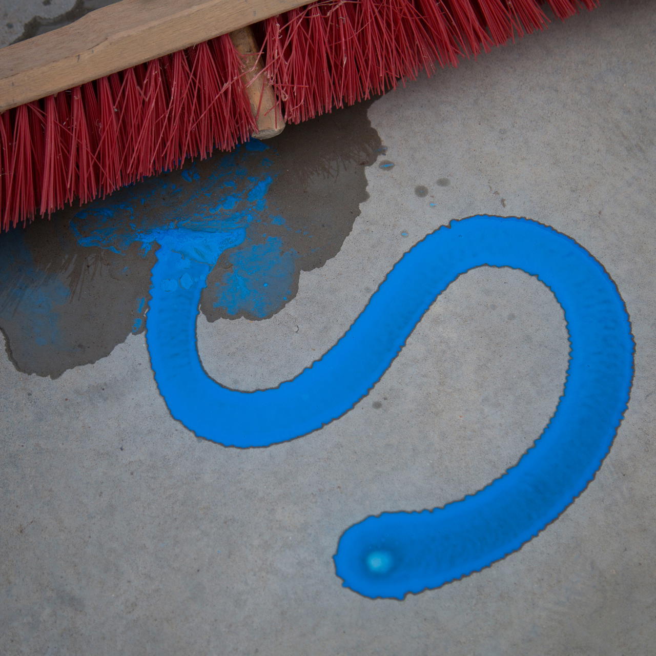 chalk spray - yellow