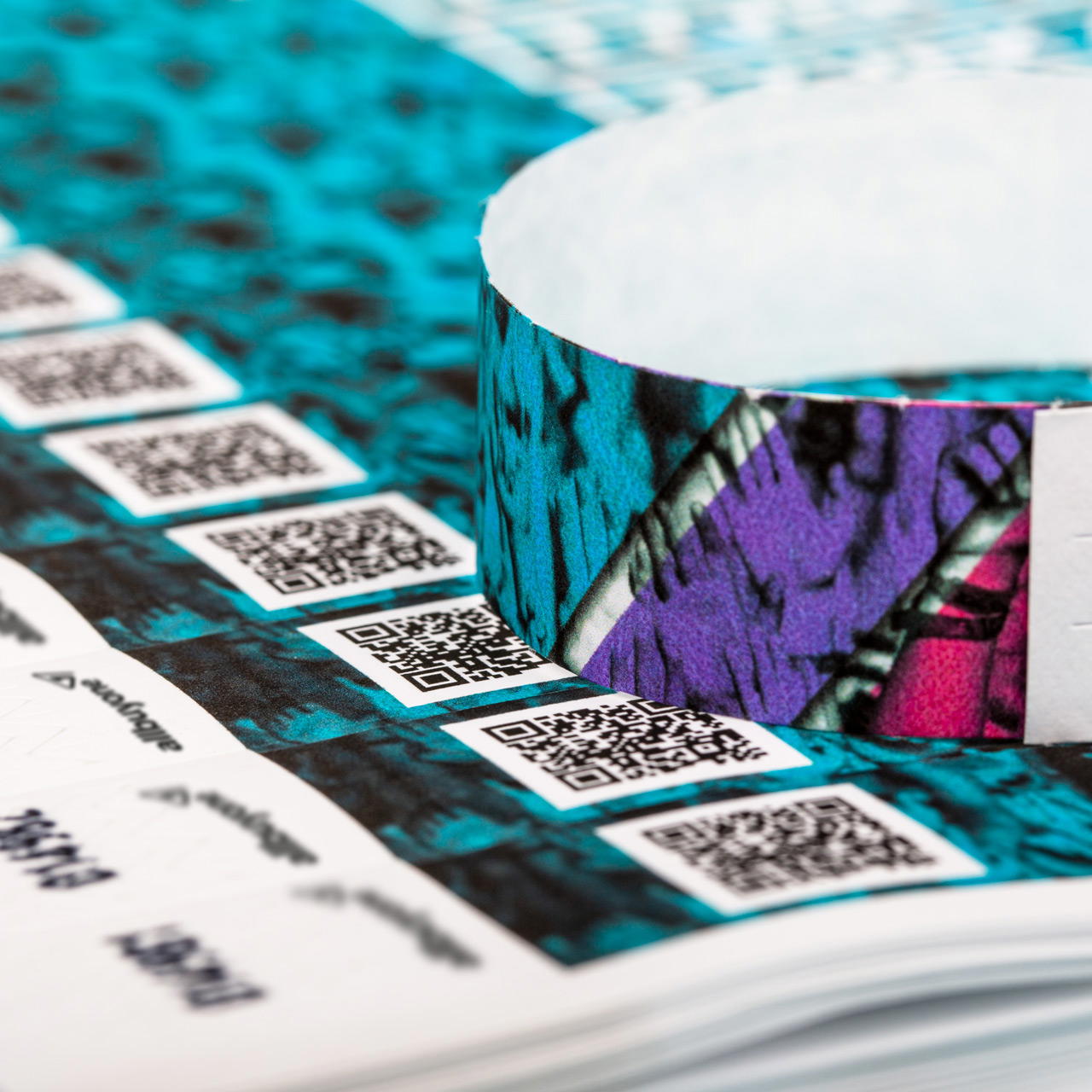 Printed tyvek wristbands (4-colour) with QR code