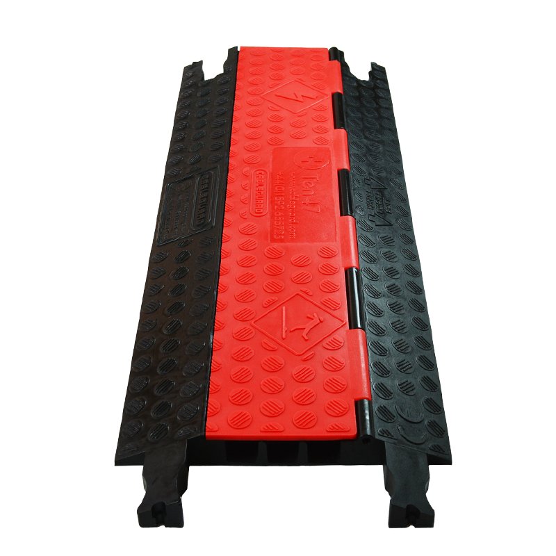 Cable Ramp Red Line 3-Channel 22.5° angled ramp product photo (Article No. 2011075)