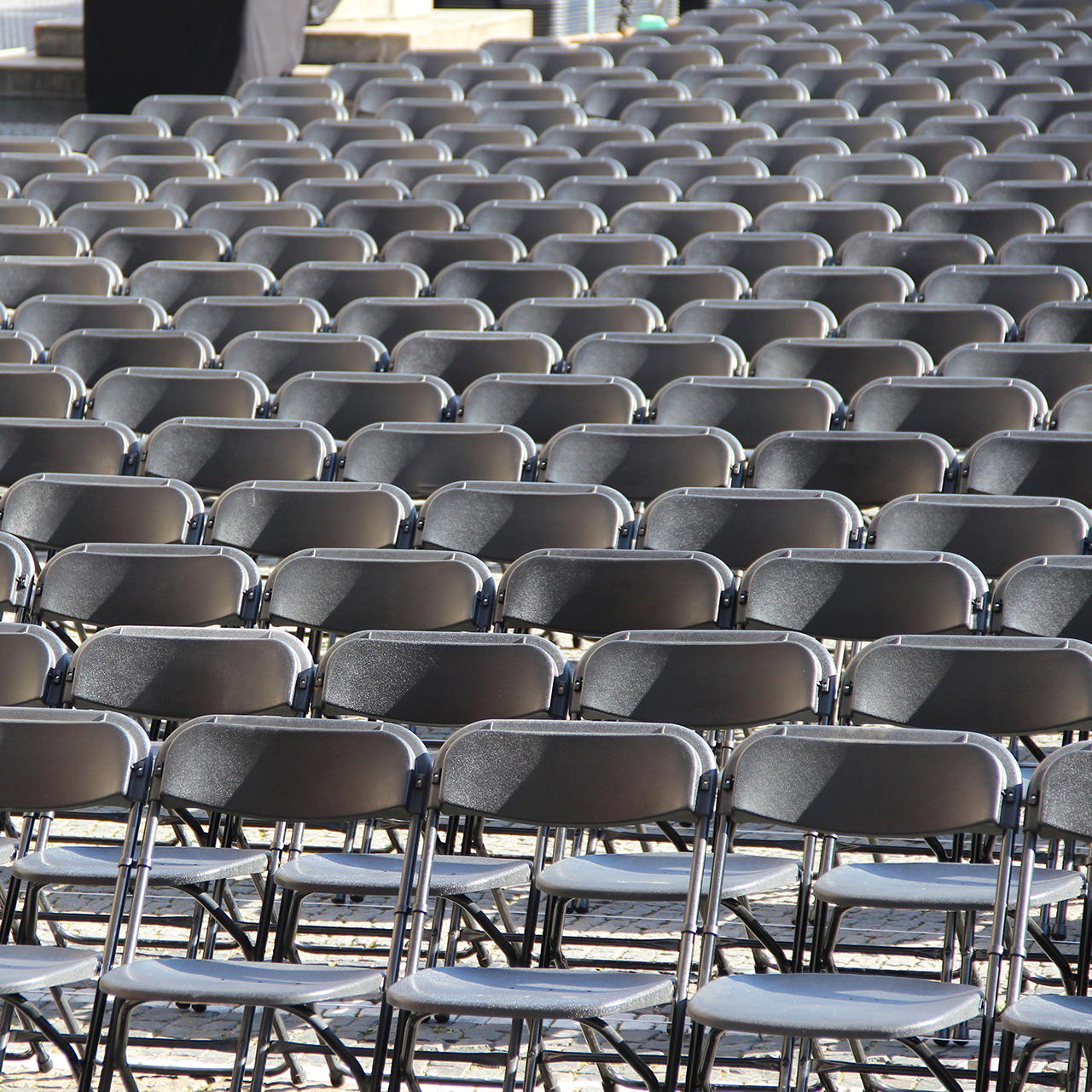 10 folding chairs - black