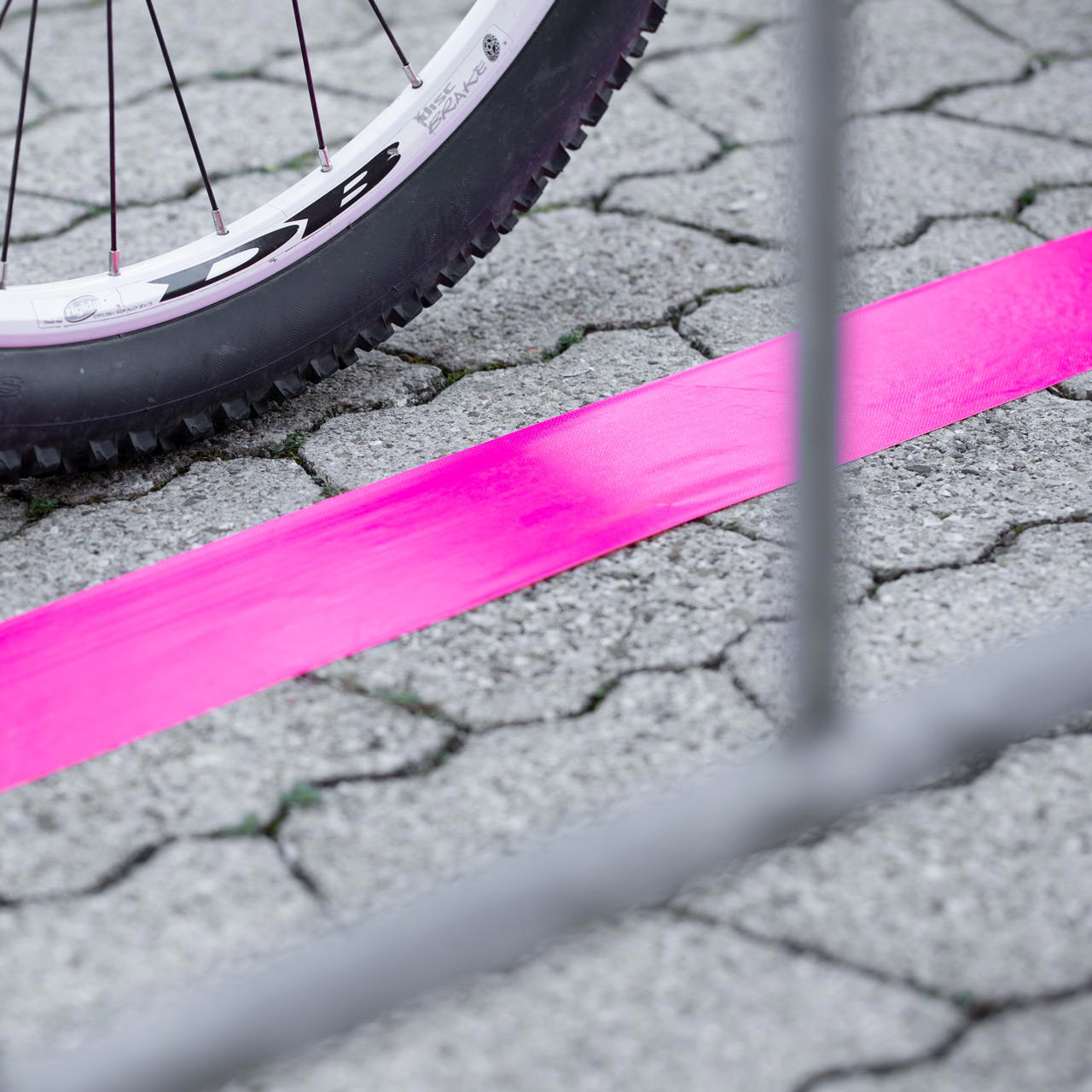 Adhesive cloth tape neon extra wide GT 571 - neon pink