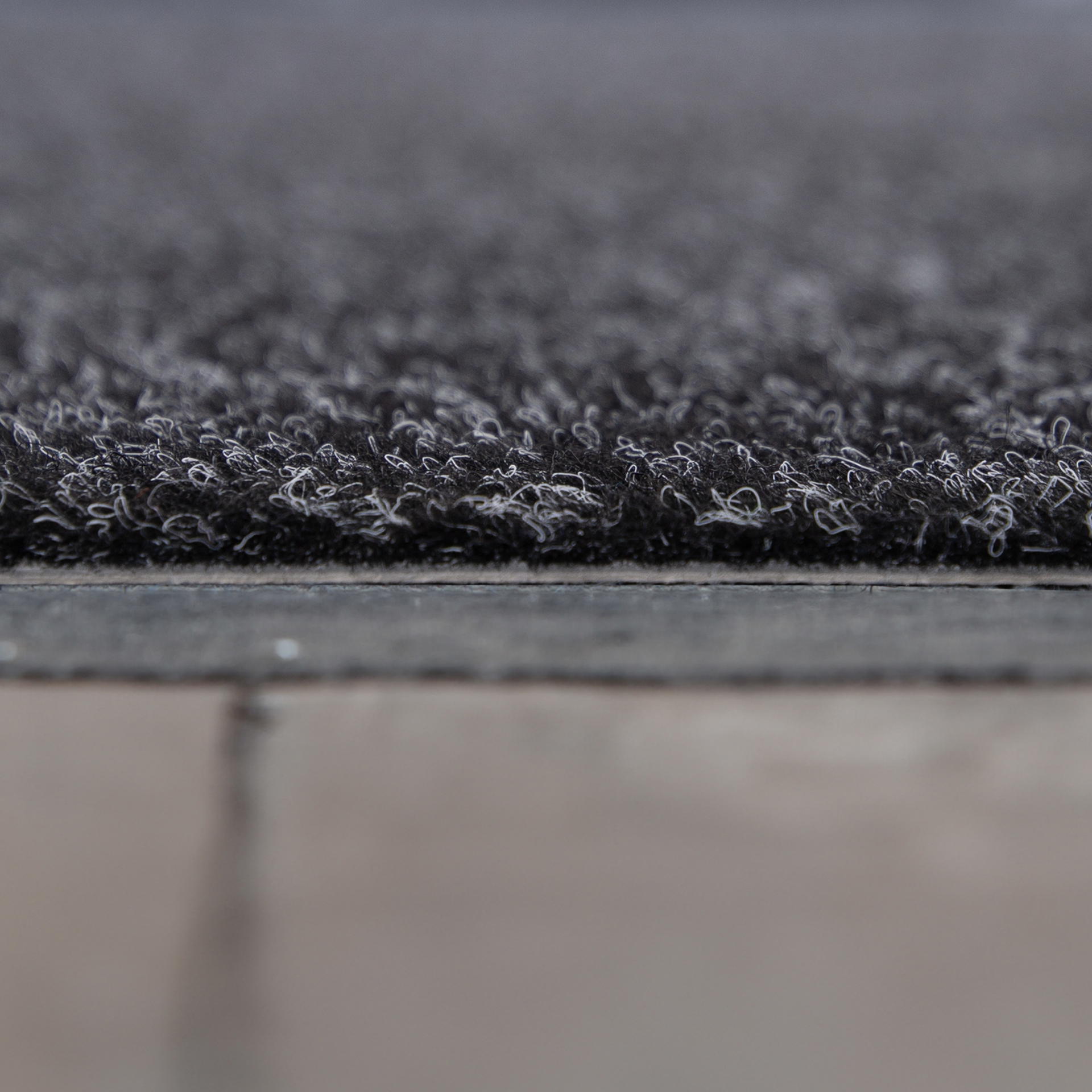 Nadelfilz Fliesen selbstliegend, B1 - schwarz meliert