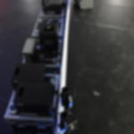 PVC Band GT 802 - zur Seitenrandverklebung für Tanzböden Weißes Tanzbodenband als Seitenrand- und Kantenverklebung eines Tanzbodes, daneben aufgereihte Flightcases mit Technik