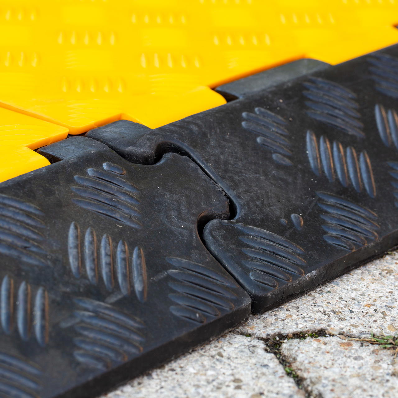 Basic cable protectors - 3 channels