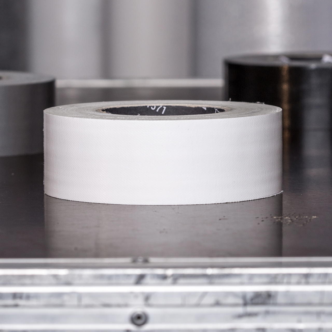 Adhesive cloth tape GT 571 - white