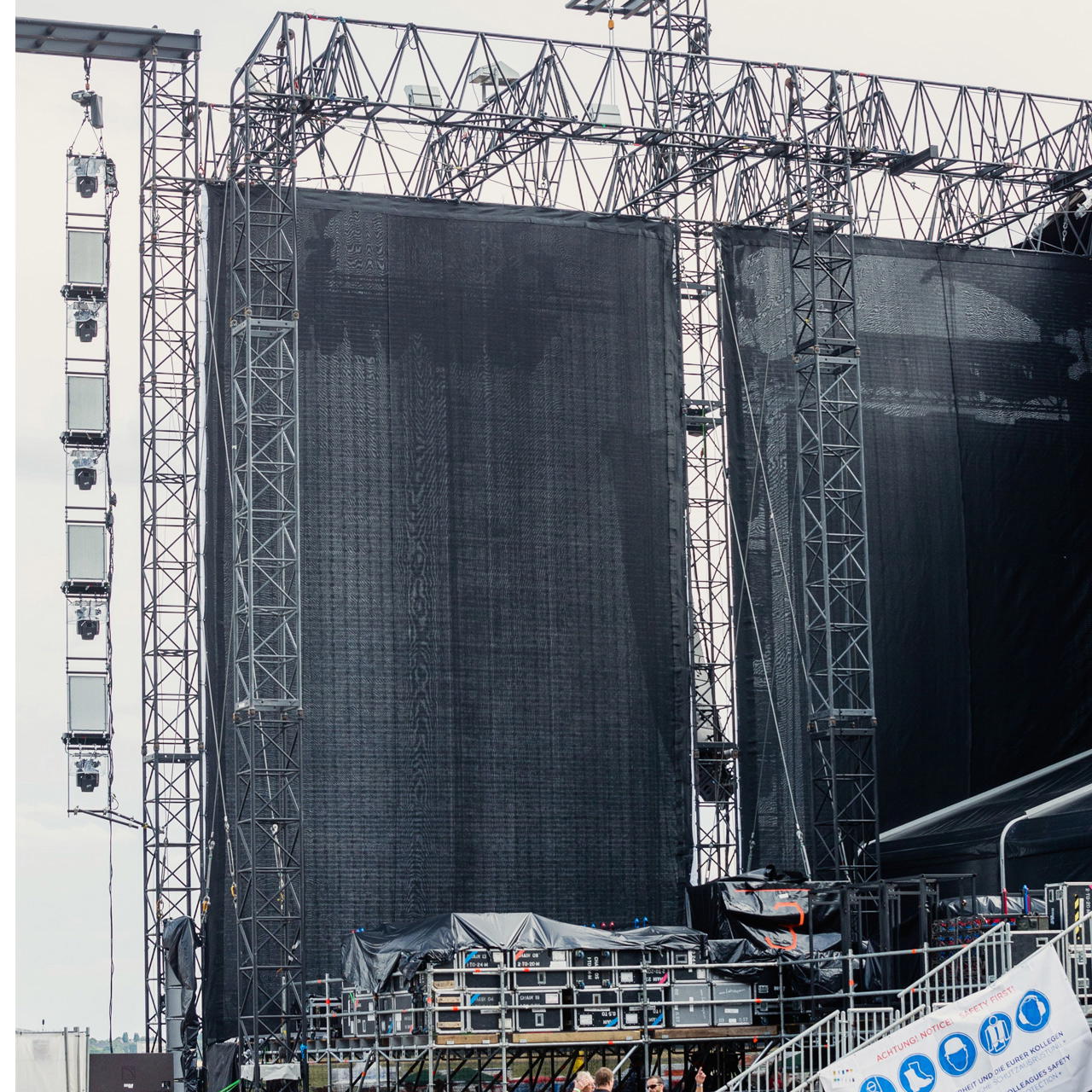 mesh 203 - by the metre - black