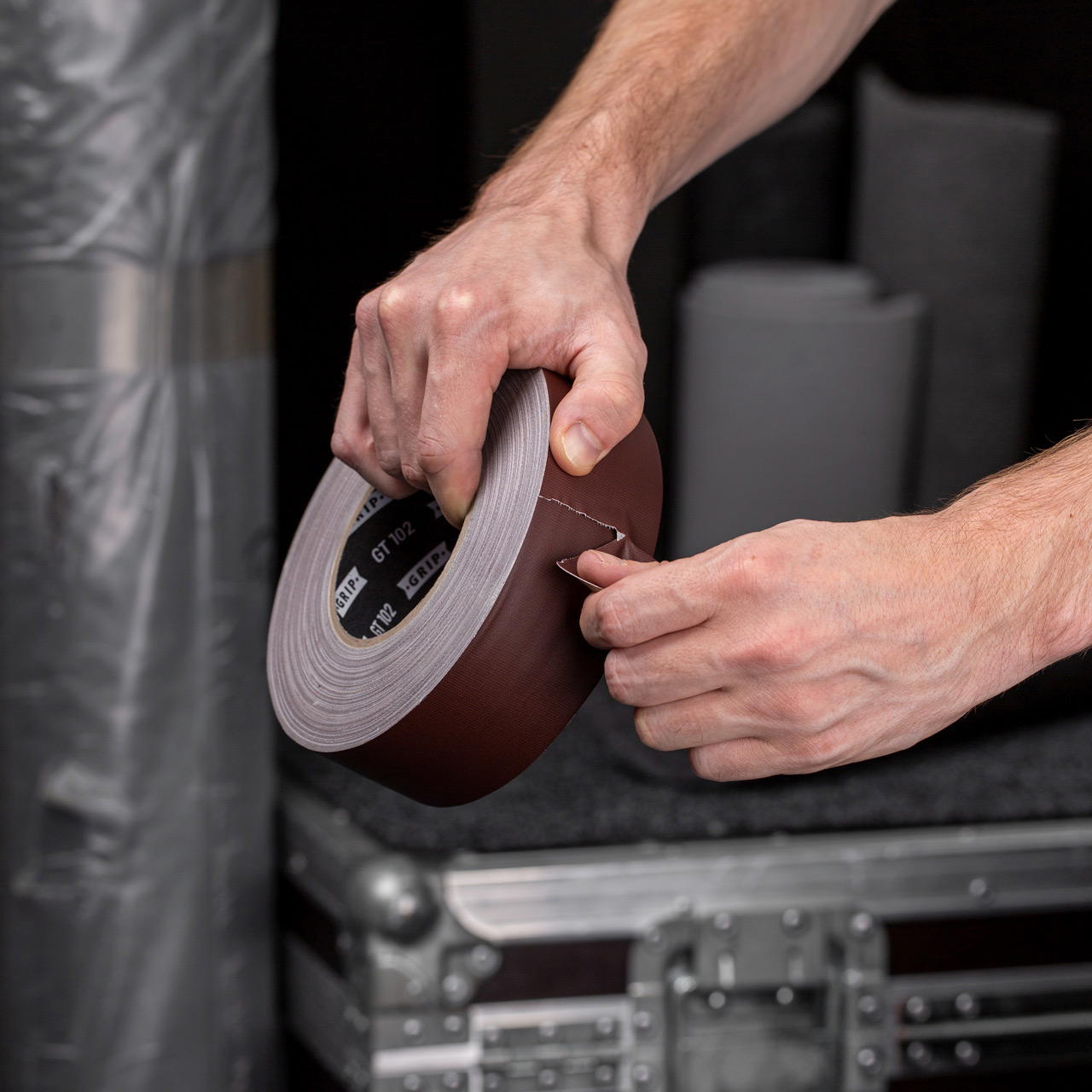 Adhesive cloth tape extra matt GT 102 - dark brown