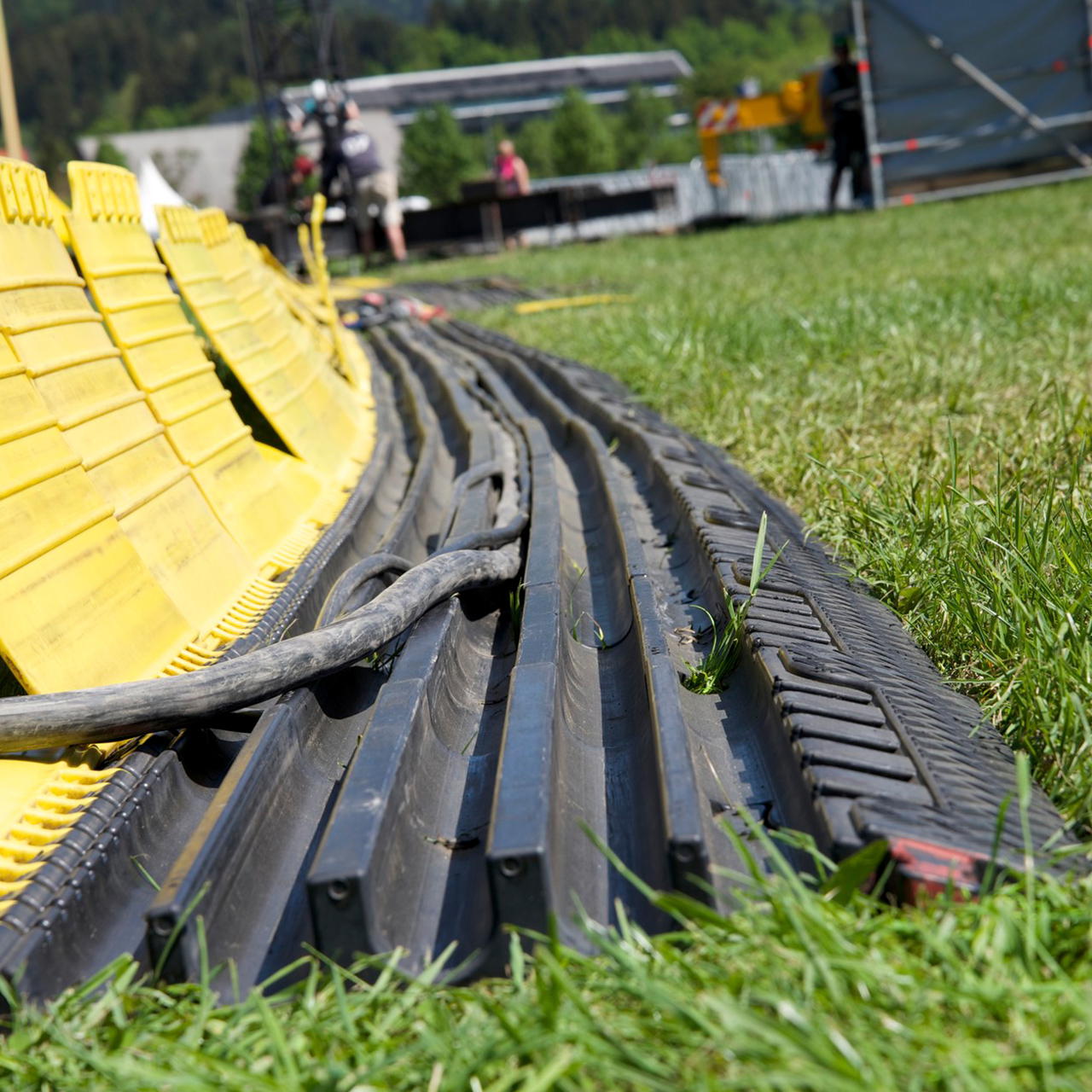 Adam Hall Defender XXL Cable Protector