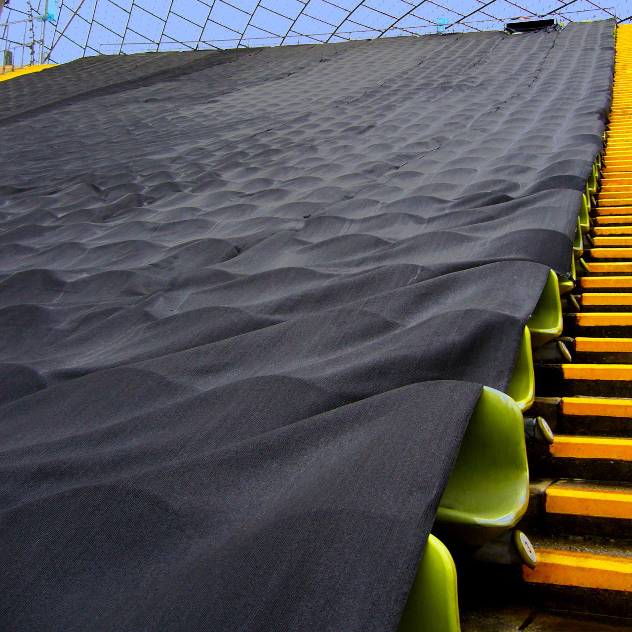 mesh 203 - by the metre - black