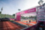 Frontlit PVC - Sponsoren- und Werbebanner für Sport-Events Traversenkonstruktion als Zieltor beim München Marathon mit vollflächig bedruckten Frontlit PVC in Magenta und Weiß