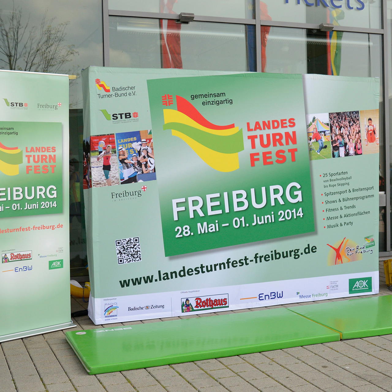 Press wall B1 with side panels - XL