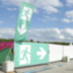 Notausgangsbanner - Notausgang rechts Notausgangsbanner mit Richtungspfeil rechts - Notausgang rechts