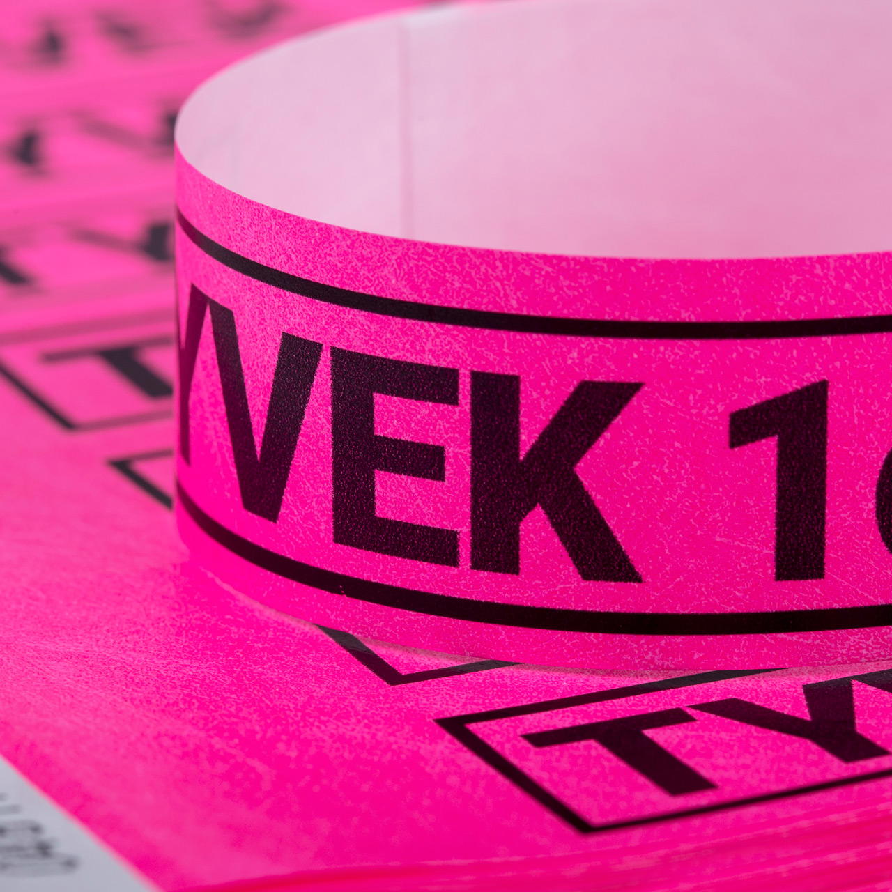 Printed single-colour 25 mm tyvek wristbands - neon pink