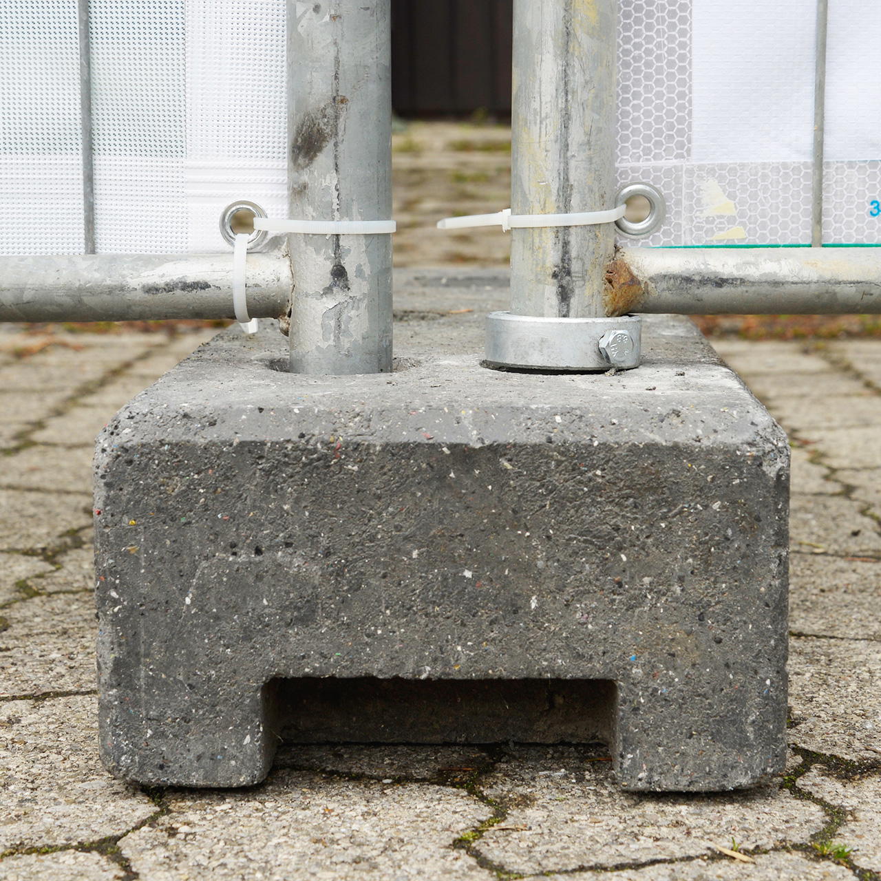 running ring for construction fences gates