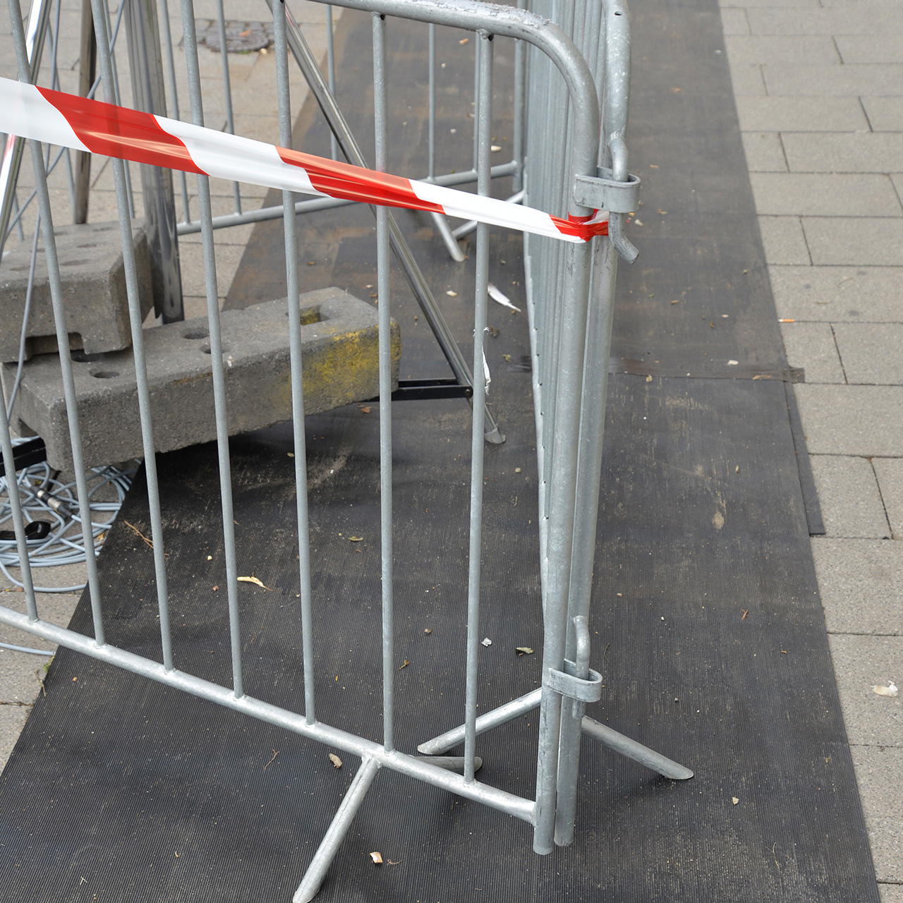 Absperrband rot weiß 100 m - extrem reißfest