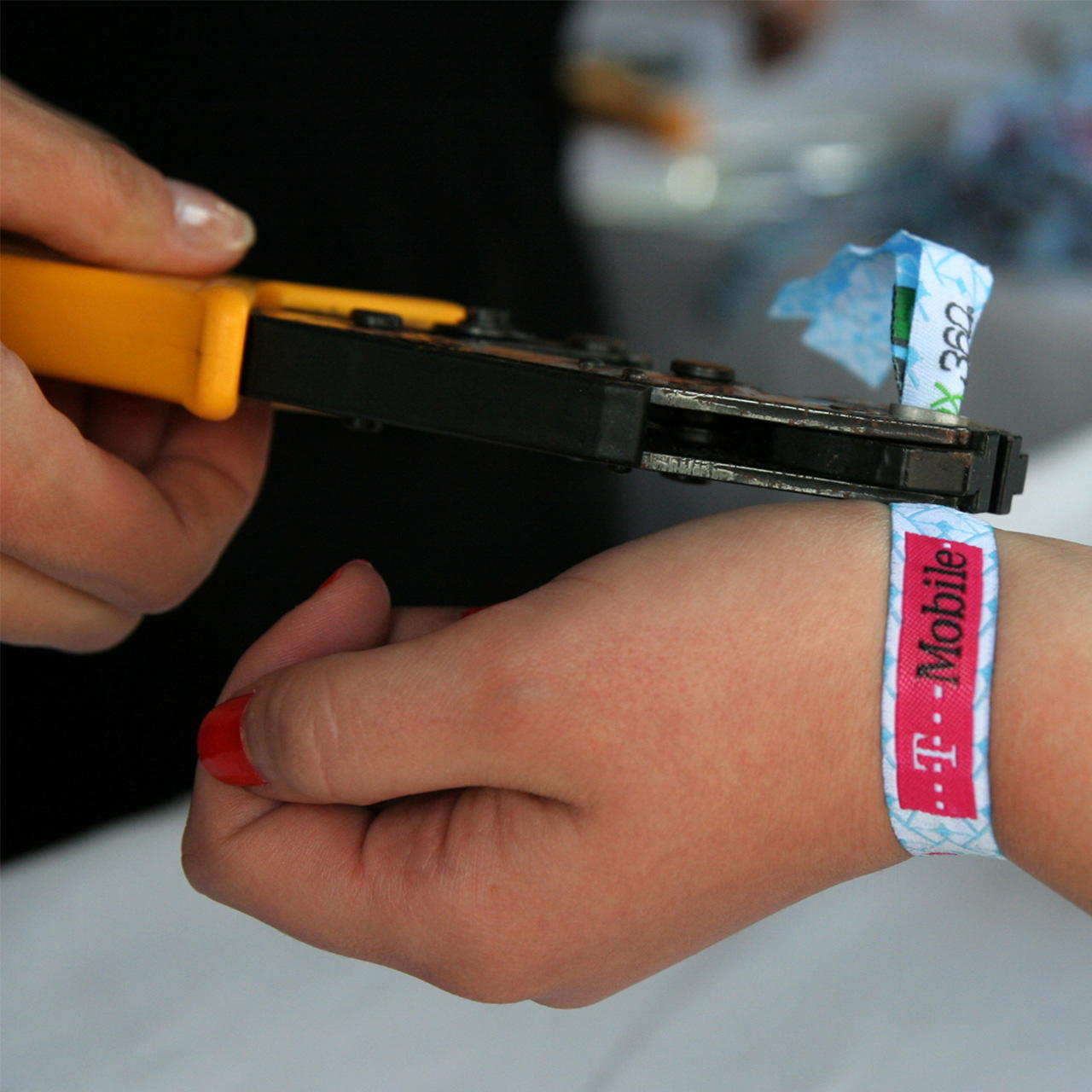 hand plier wristband